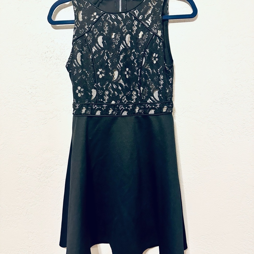 Crystal Doll Black Floral Lace Evening Dress Juniors size 3 EUC